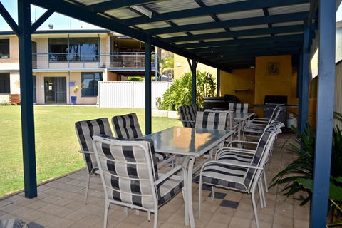 Longbeach Apartments - Your Accommodation 4