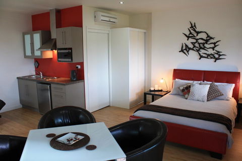 Boat Haven Studios - Your Accommodation 10