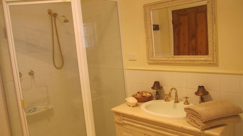 Gainsborough Cottage - Your Accommodation 8