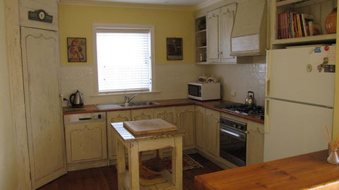 Gainsborough Cottage - Your Accommodation 10