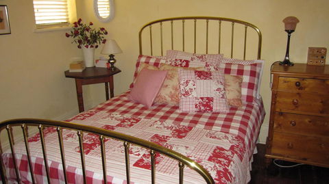 Gainsborough Cottage - Your Accommodation 3