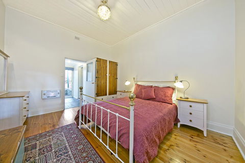 Vineyard Cottage BnB - Your Accommodation 2