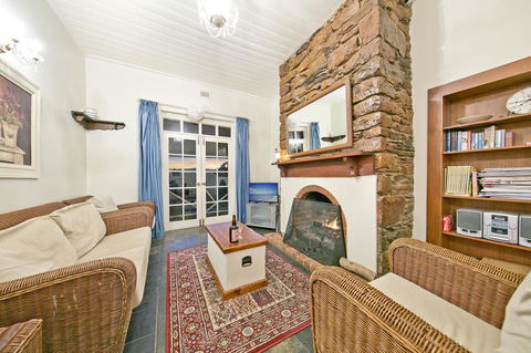 Vineyard Cottage BnB - Your Accommodation 3