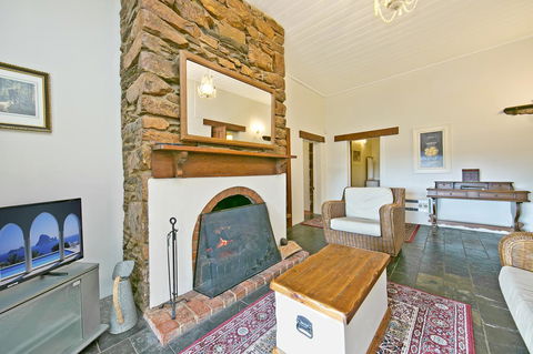 Vineyard Cottage BnB - Your Accommodation 14