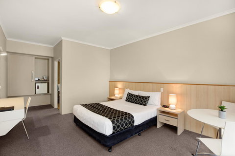 Adelaide Road Motor Lodge - Your Accommodation 32