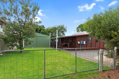 The Log Cabin - 47 Jetty Road - Your Accommodation 6
