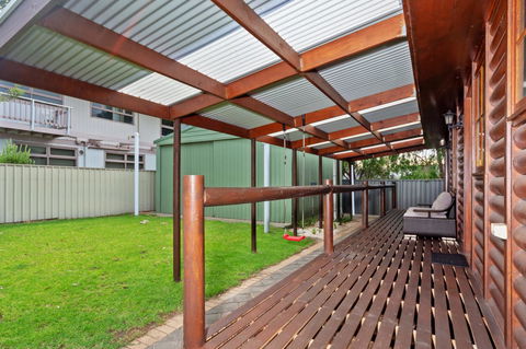 The Log Cabin - 47 Jetty Road - Your Accommodation 9