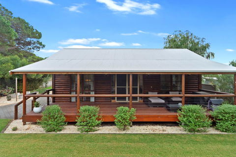 The Log Cabin - 47 Jetty Road - Your Accommodation 0