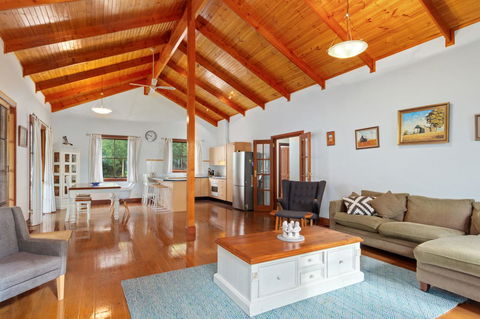 The Log Cabin - 47 Jetty Road - Your Accommodation 8