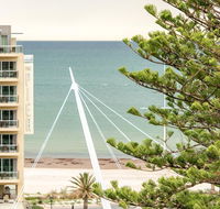 Beachside luxury  comfort ocean views in Glenelg - Your Accommodation
