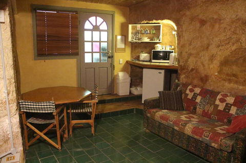 The Underground Motel - Your Accommodation 1