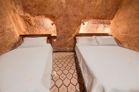 The Underground Motel - Your Accommodation 6