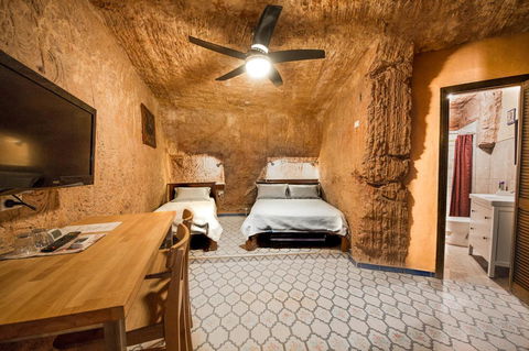 The Underground Motel - Your Accommodation 9
