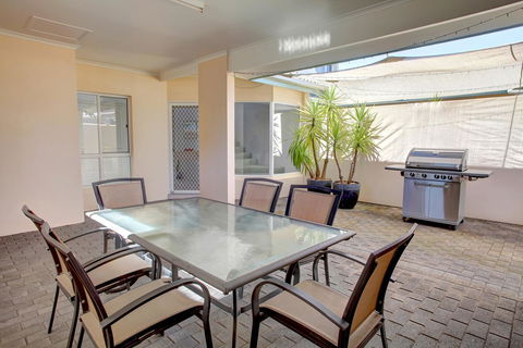 Bay Bliss - Your Accommodation 2