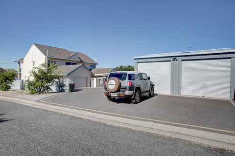 Bay Bliss - Your Accommodation 6