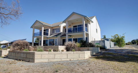 Bay Bliss - Your Accommodation 4