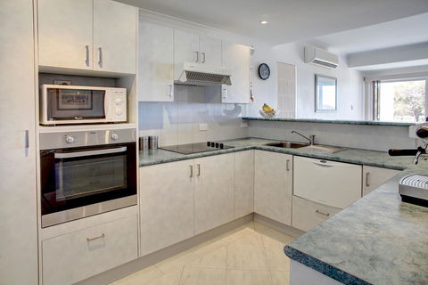 Bay Bliss - Your Accommodation 7