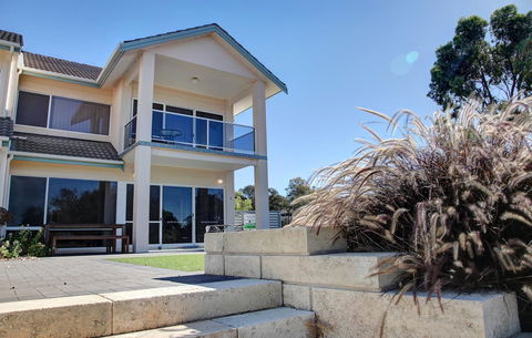 Bay Bliss - Your Accommodation 0