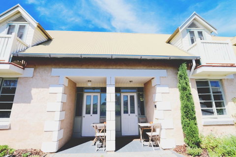 Caledonian Inn - Your Accommodation 10