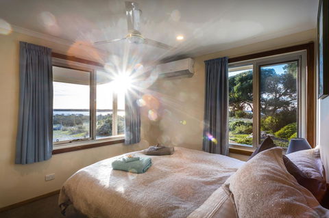 Southern Ocean Lookout - Your Accommodation 4