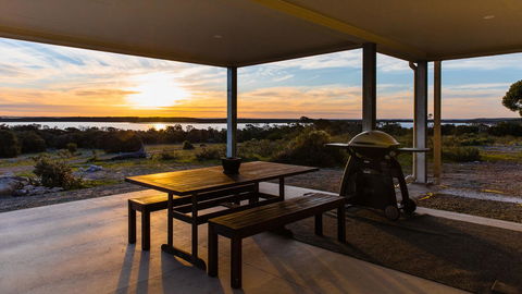 Southern Ocean Lookout - Your Accommodation 12