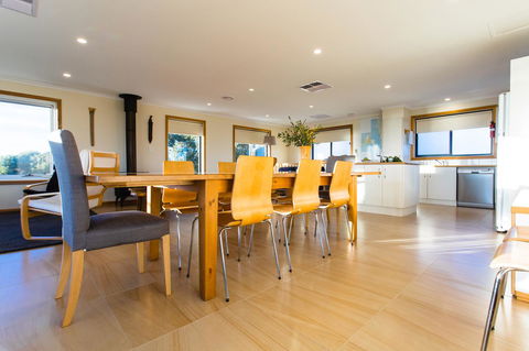 Southern Ocean Lookout - Your Accommodation 8