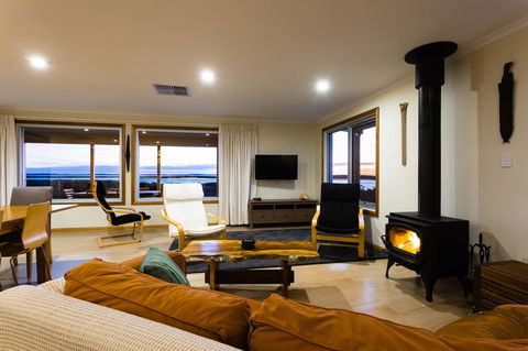 Southern Ocean Lookout - Your Accommodation 7