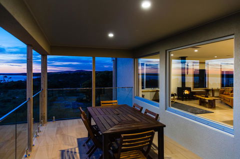 Southern Ocean Lookout - Your Accommodation 13