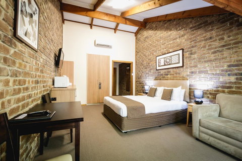 The Lodge By Manna - Your Accommodation 3