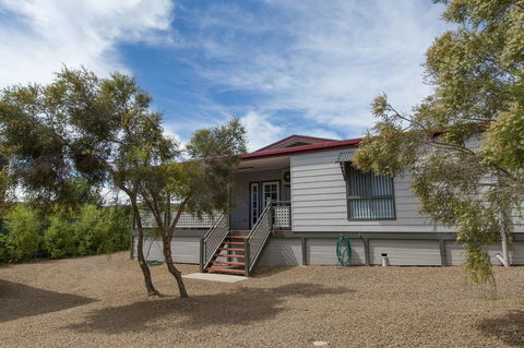 Desert Pea - Your Accommodation 11