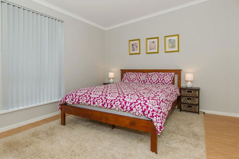 Desert Pea - Your Accommodation 8