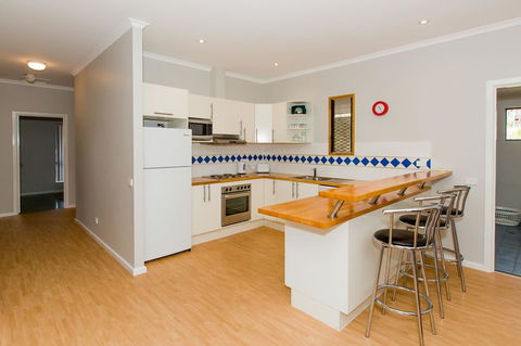 Desert Pea - Your Accommodation 7