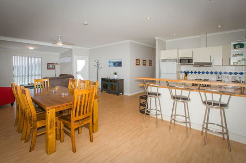 Desert Pea - Your Accommodation 5