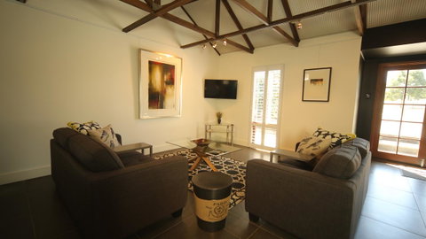 Irongate Studio B&B - Your Accommodation 16