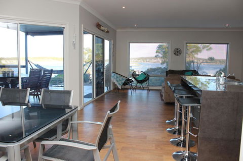Waterfront On Osprey - Your Accommodation 7