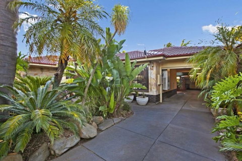 The Palms - Your Accommodation 7