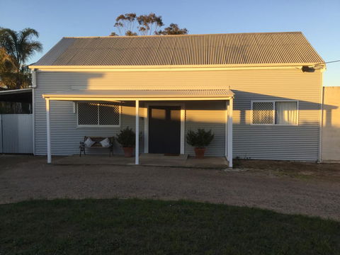 35 Trevena Road - Your Accommodation 9
