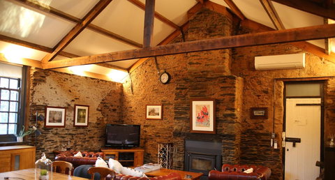 William Hunt's Retreat - Cypress Studio - Your Accommodation 18