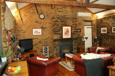 William Hunt's Retreat - Cypress Studio - Your Accommodation 14