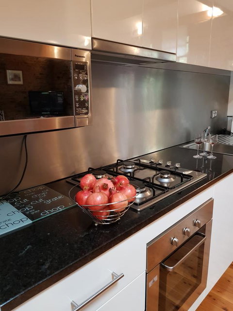 William Hunt's Retreat - Cypress Studio - Your Accommodation 13