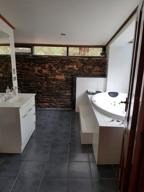 William Hunt's Retreat - Cypress Studio - Your Accommodation 4