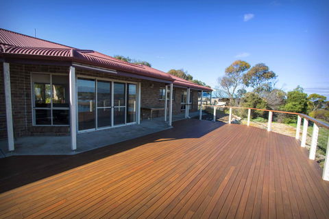Limestone Ridge - Your Accommodation 0
