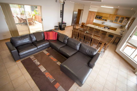Limestone Ridge - Your Accommodation 3