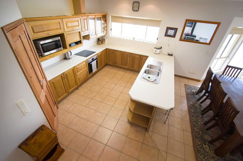 Limestone Ridge - Your Accommodation 2