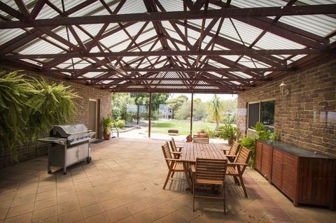 Limestone Ridge - Your Accommodation 1