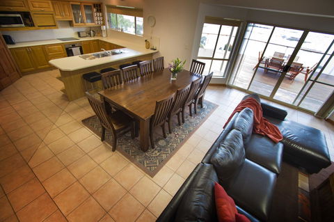 Limestone Ridge - Your Accommodation 5