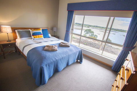 Limestone Ridge - Your Accommodation 10