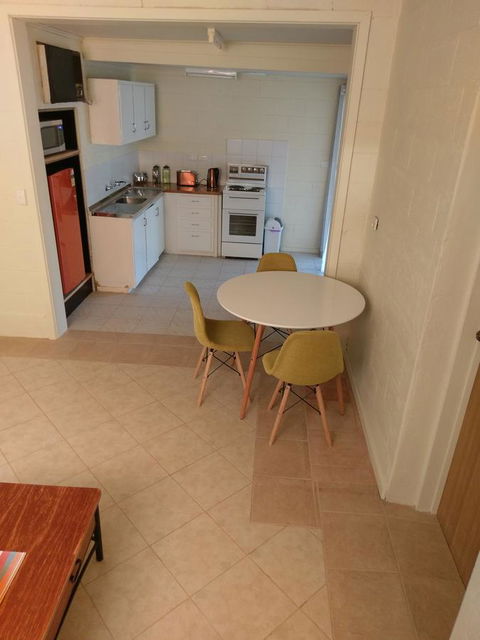 Desert Gum Retreat Gough St - Your Accommodation 16
