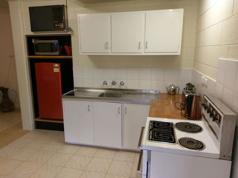 Desert Gum Retreat Gough St - Your Accommodation 18