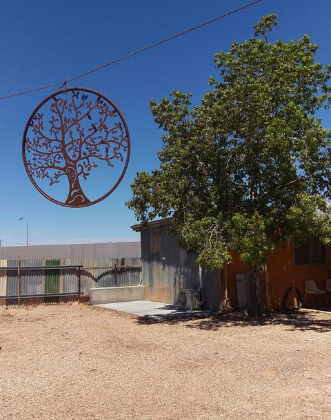 Desert Gum Retreat Gough St - Your Accommodation 23